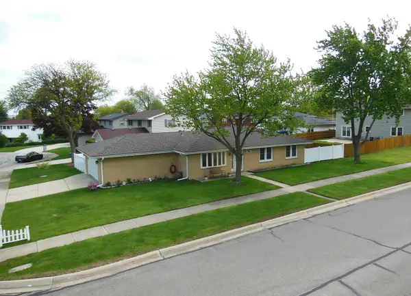985 Idaho Street, Carol Stream, IL 60188