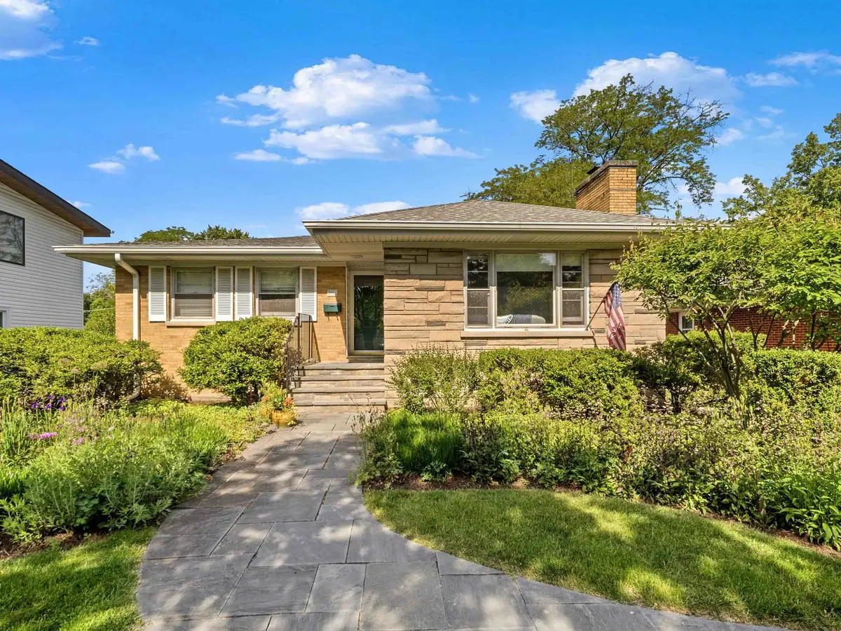 202 Latrobe Avenue, Northfield, IL 60093 - #1