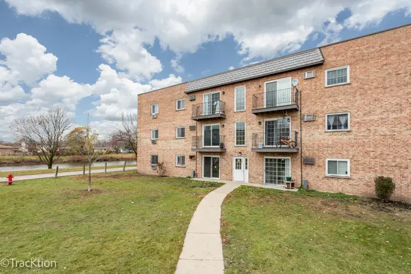 159 W Elk Trail #359, Carol Stream, IL 60188