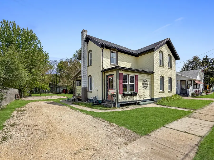 922 E Shawnee Street, Freeport, IL 61032 - #3
