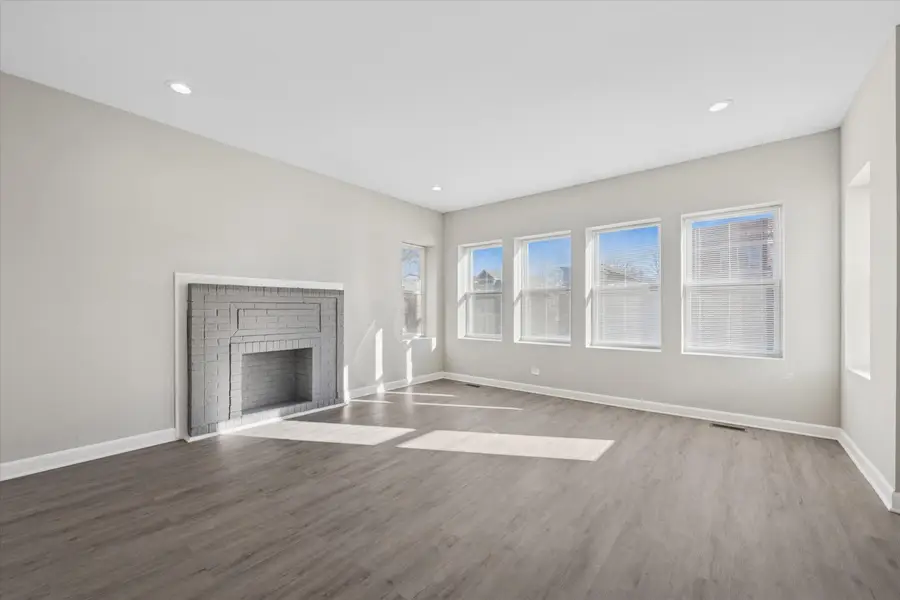 8018 S Harvard Avenue, Chicago, IL 60620 - #3