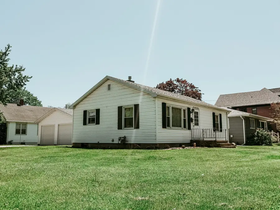 111 6th Avenue, Mendota, IL 61342 - #2