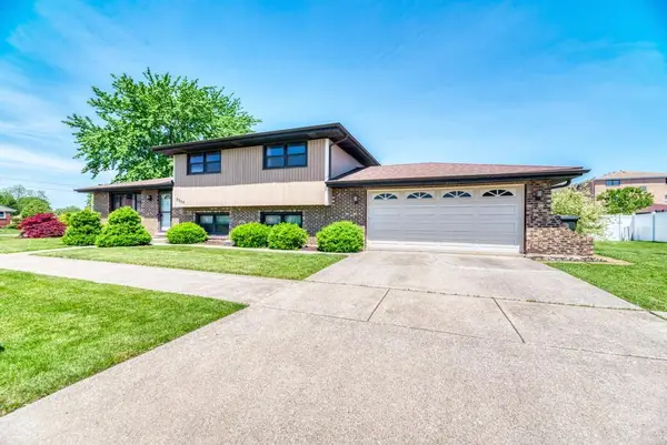 8207 S 82nd Avenue, Justice, IL 60458