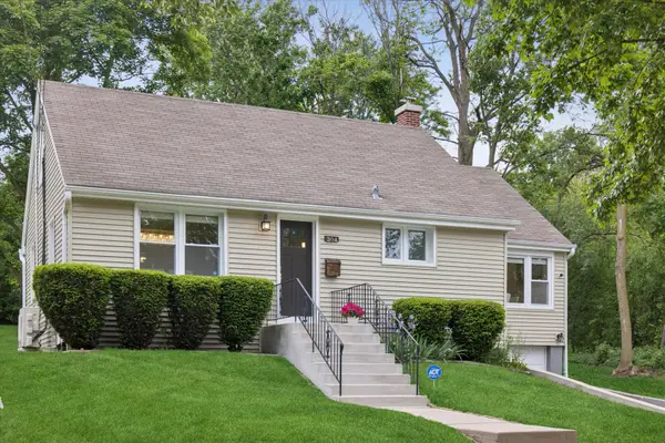 304 Bryant Avenue, Glen Ellyn, IL 60137