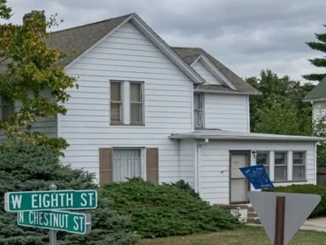 220 W 8th Street, Kewanee, IL 61443 - #3
