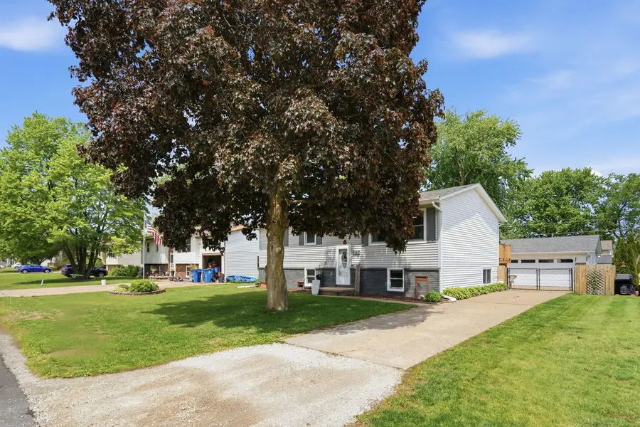 318 E Parkway Drive, Blue Grass, IA 52726 - #2