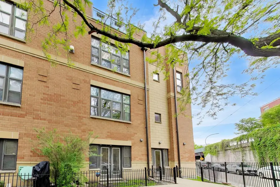 2300 W Bloomingdale Avenue, Chicago, IL 60647 - #3