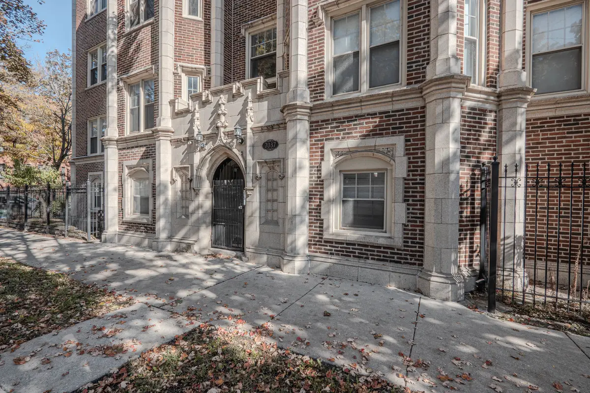 7037 S Crandon Avenue #219, Chicago, IL 60649 - #1