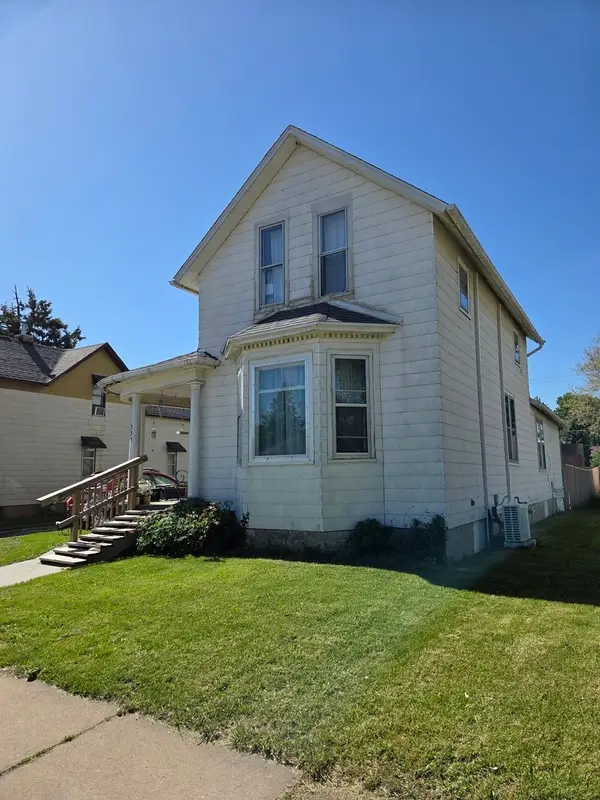 335 6th Avenue N, Clinton, IA 52732