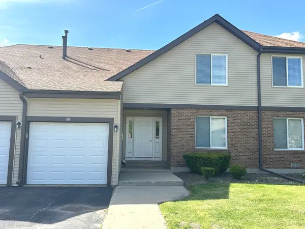 1511 Longwood Drive #1511, Sycamore, IL 60178