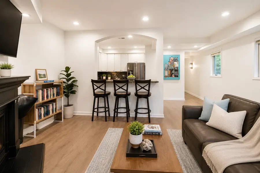 924 W Wolfram Street #1, Chicago, IL 60657 - #2