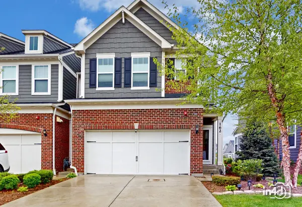 162 Waverly Court, Bloomingdale, IL 60108