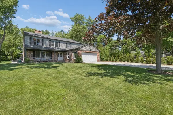 818 Valley Road, Lake Forest, IL 60045