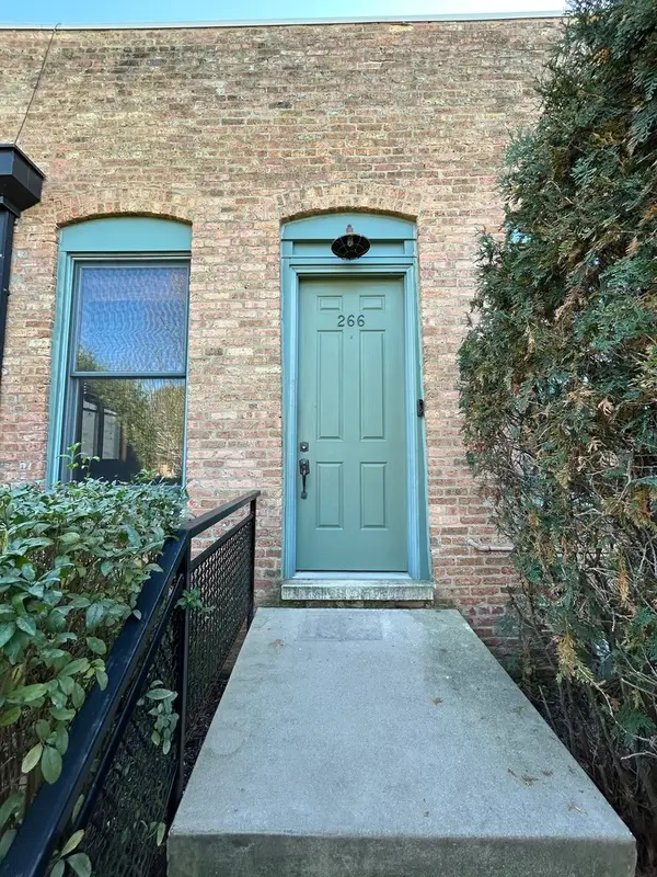 266 Hutchins Court #266, Woodstock, IL 60098