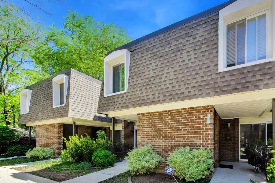 1623 W Belle Plaine Avenue, Chicago, IL 60613 - #2