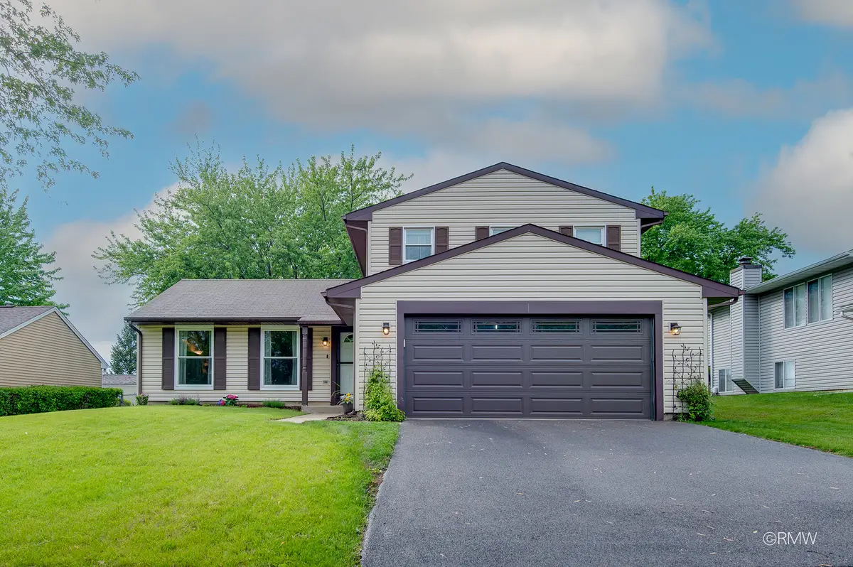 942 W Clearwater Street, Roselle, IL 60172 - #1