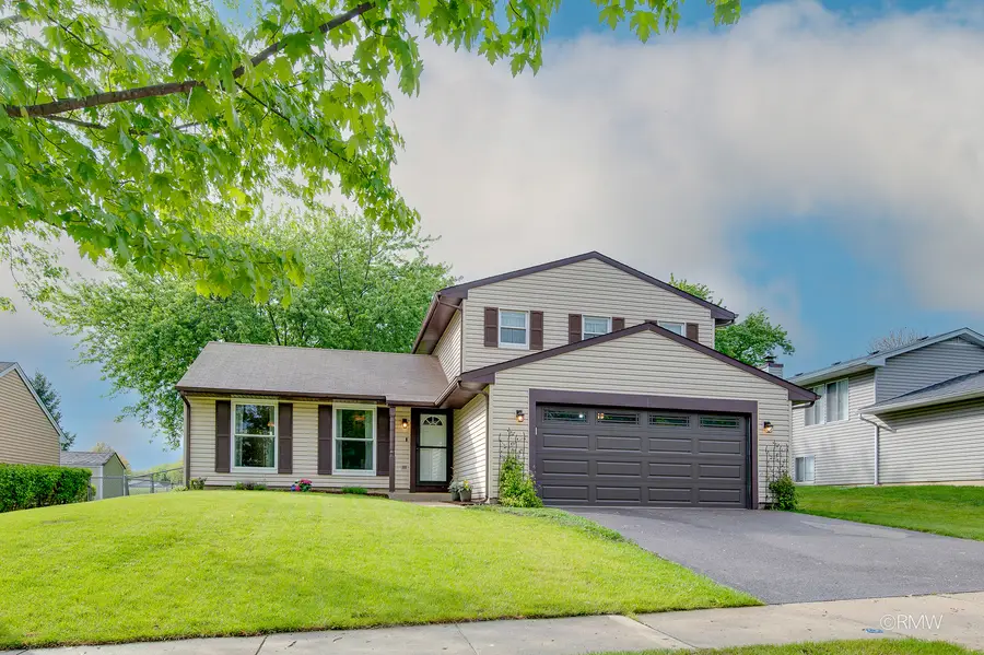 942 W Clearwater Street, Roselle, IL 60172 - #3
