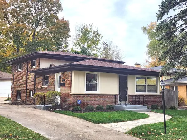 223 Kenloch Avenue, Libertyville, IL 60048