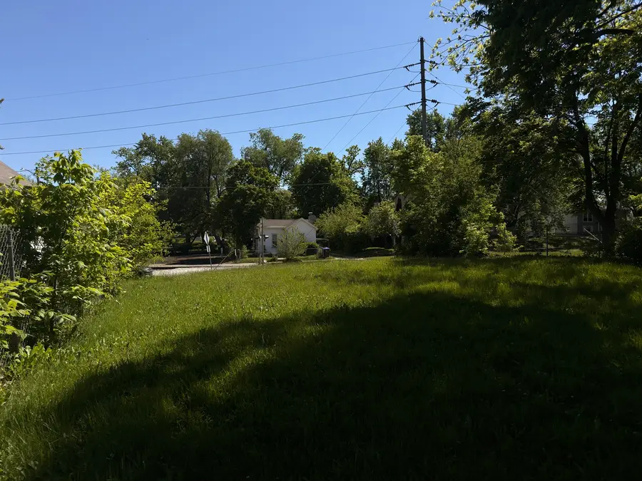 911 W Front Street, Bloomington, IL 61701 - #2