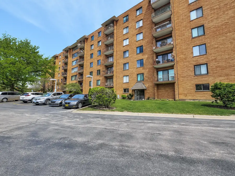 1747 W Crystal Lane #210, Mount Prospect, IL 60056 - #2