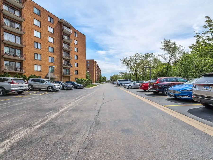1747 W Crystal Lane #210, Mount Prospect, IL 60056 - #3