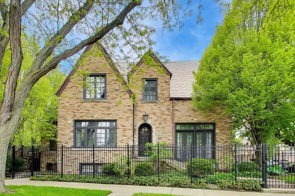 3045 W Ardmore Avenue, Chicago, IL 60659