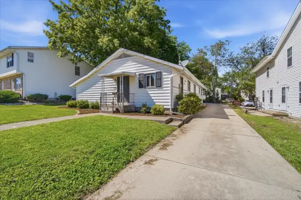 506 E College Avenue, Normal, IL 61761