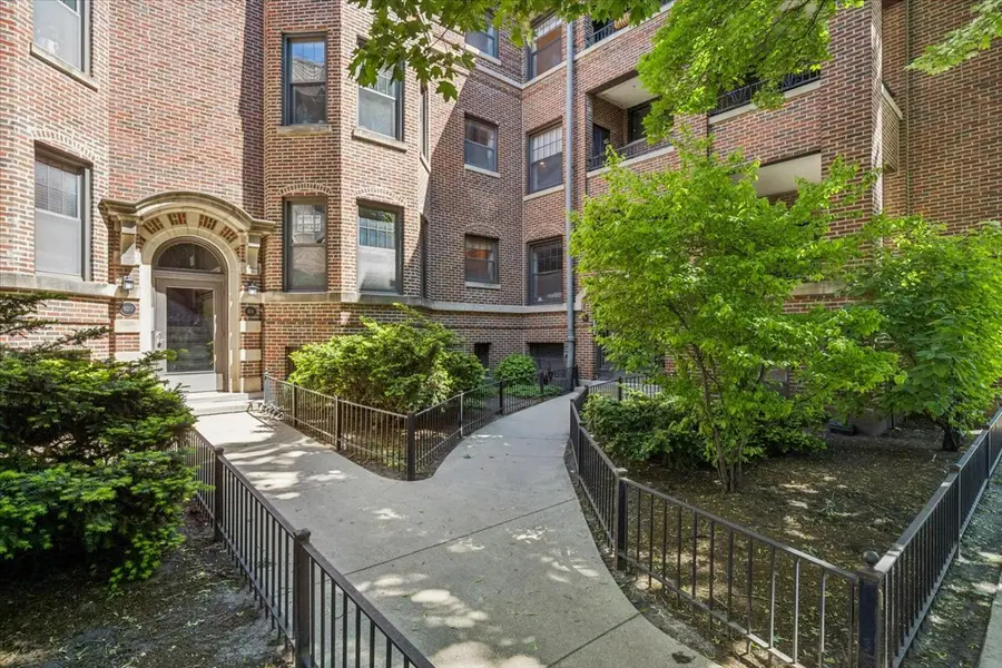 916 W Schubert Avenue #3, Chicago, IL 60614 - #2