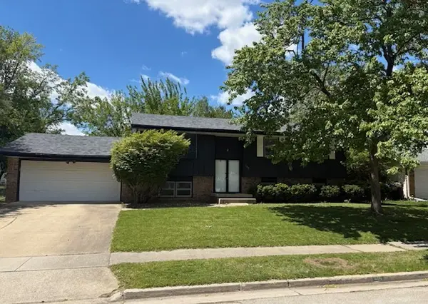 105 S Bayberry Court, Bloomington, IL 61704