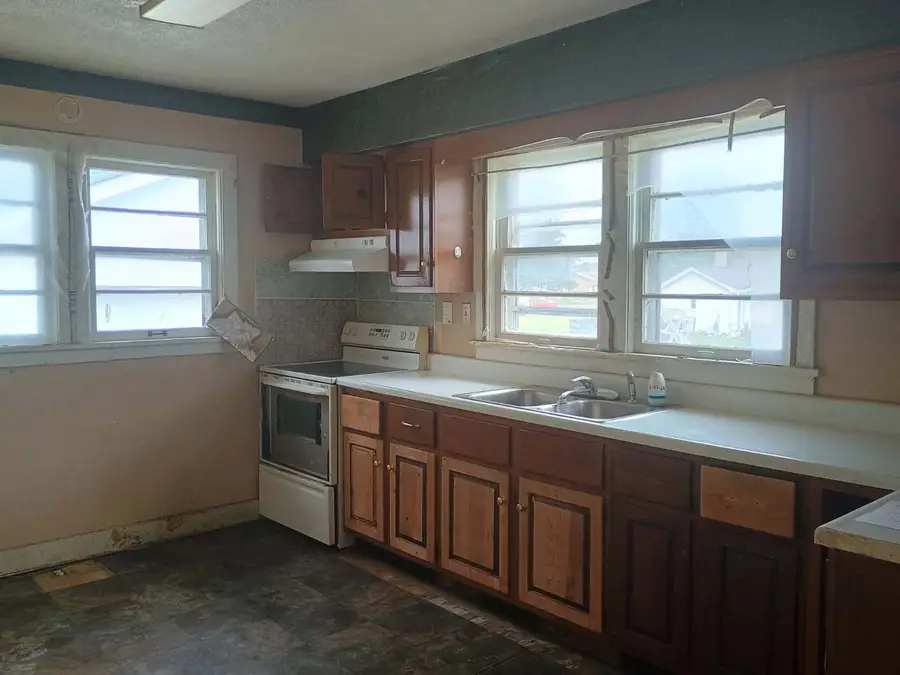 120 E Adams Street, Rushville, IL 62681 - #3