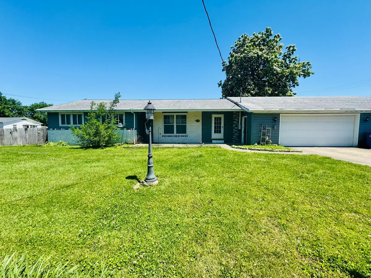 1110 N 8th Street, Benton, IL 62812 - #1