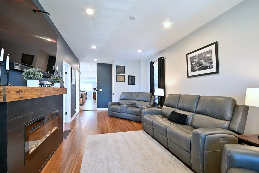 5831 W Leland Avenue, Chicago, IL 60630 - #3