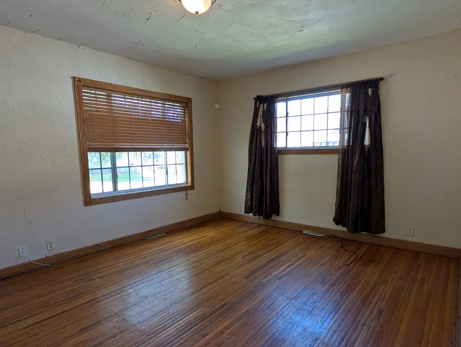 1315 S Rotzler Avenue, Freeport, IL 61032 - #2
