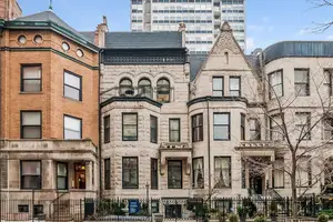 33 E Division Street, Chicago, IL 60610