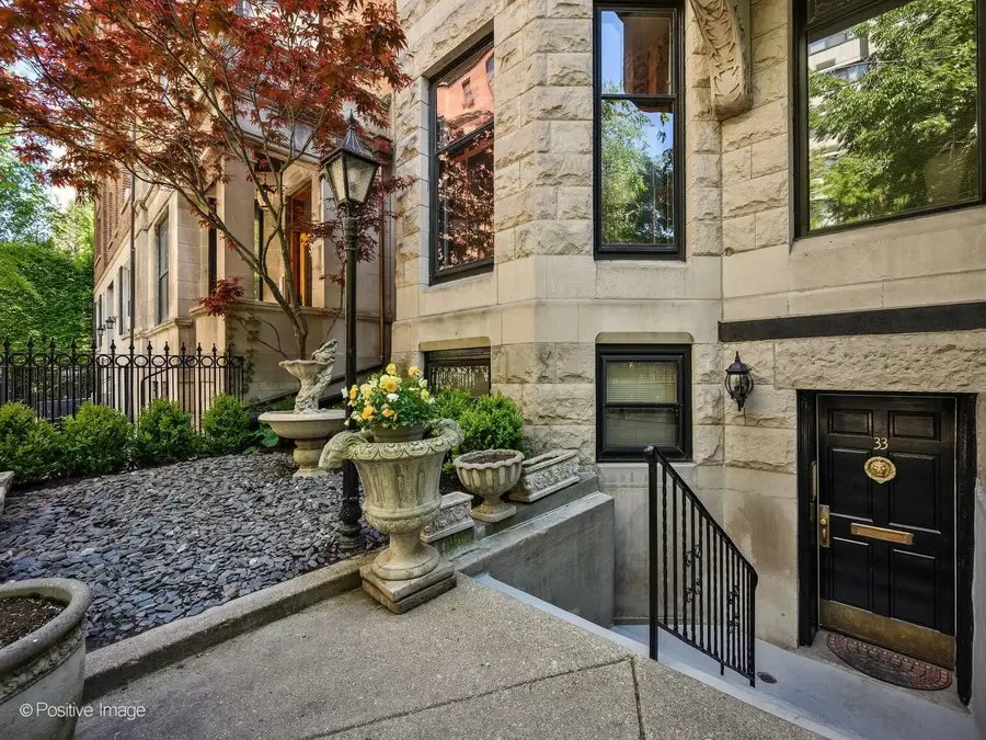 33 E Division Street, Chicago, IL 60610 - #3