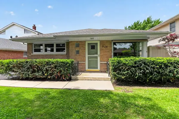 924 S Hillcrest Avenue, Elmhurst, IL 60126