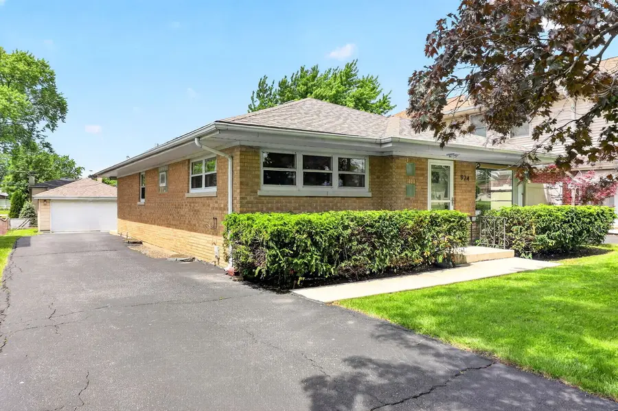 924 S Hillcrest Avenue, Elmhurst, IL 60126 - #2