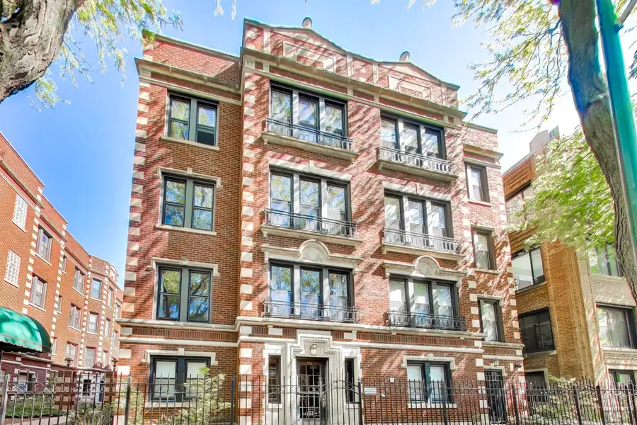 918 W Ainslie Street #1W, Chicago, IL 60640 - #2