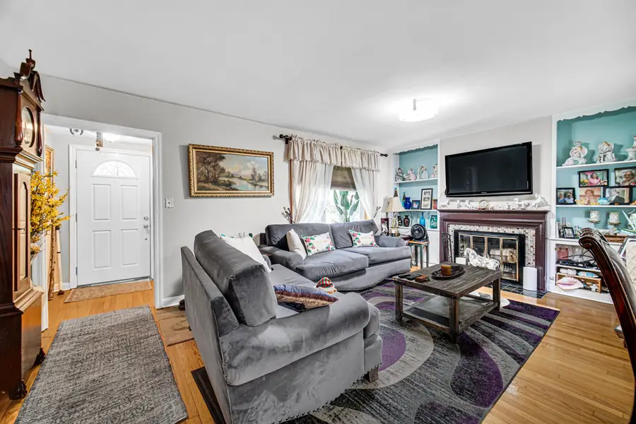 1604 Dobson Street, Evanston, IL 60202 - #2