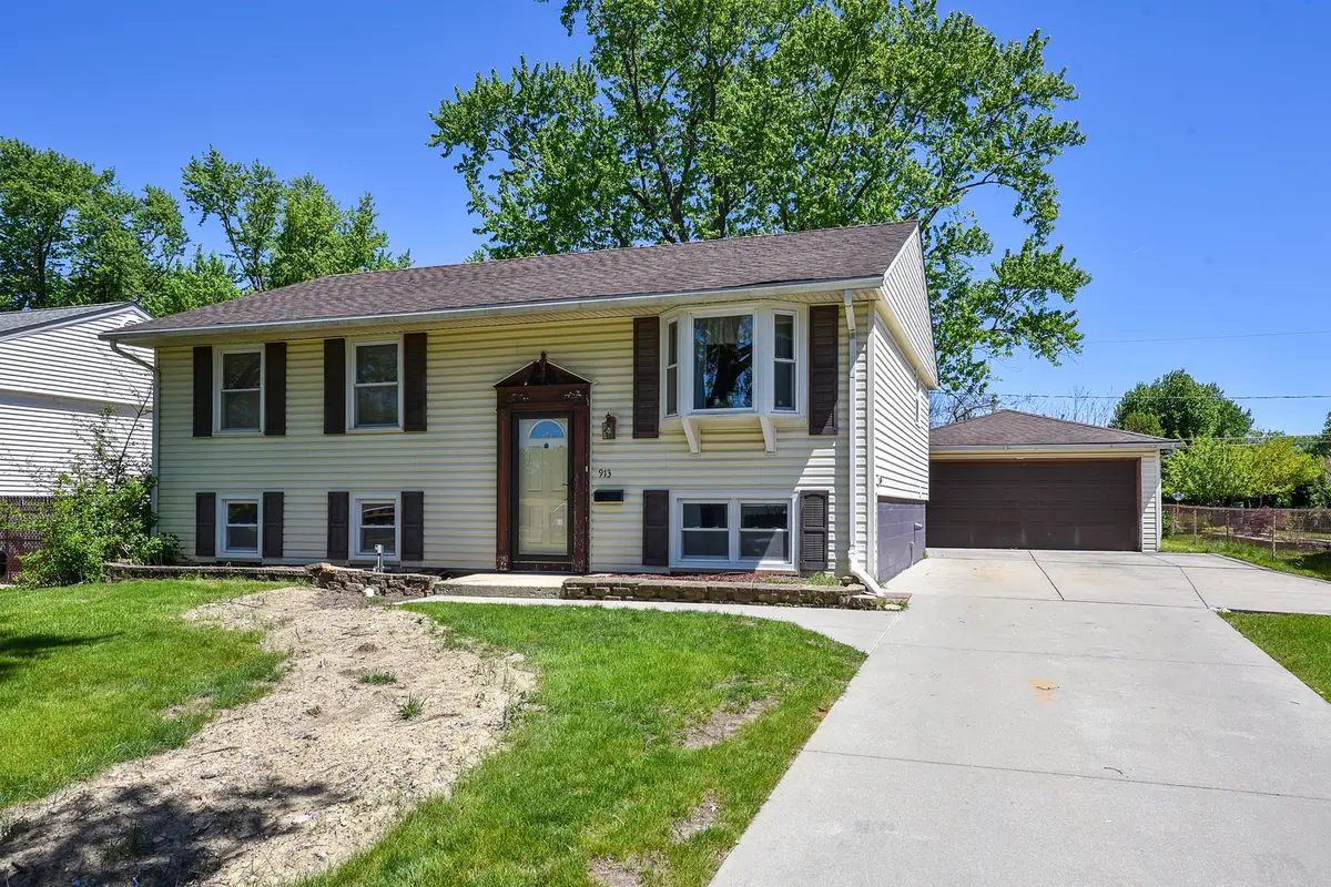 913 Vine Street, Streamwood, IL 60107 - #1