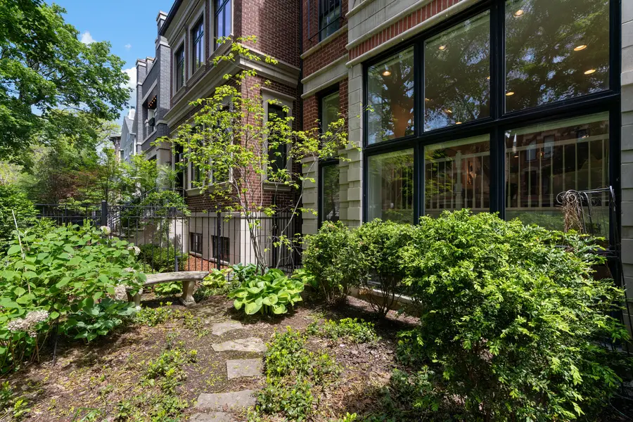 2043 N Bissell Street #1, Chicago, IL 60614 - #2