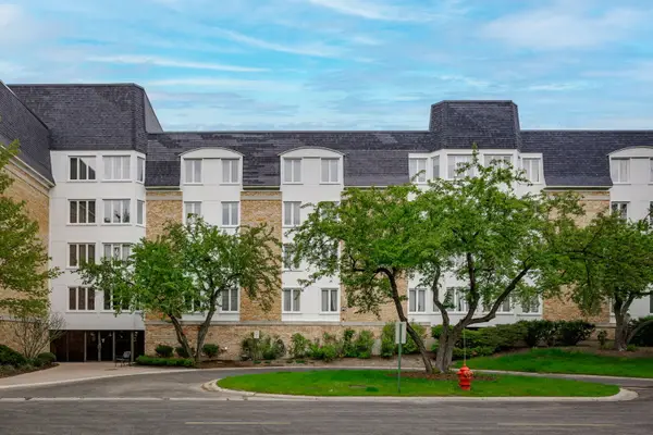 200 Lake Boulevard #415, Buffalo Grove, IL 60089