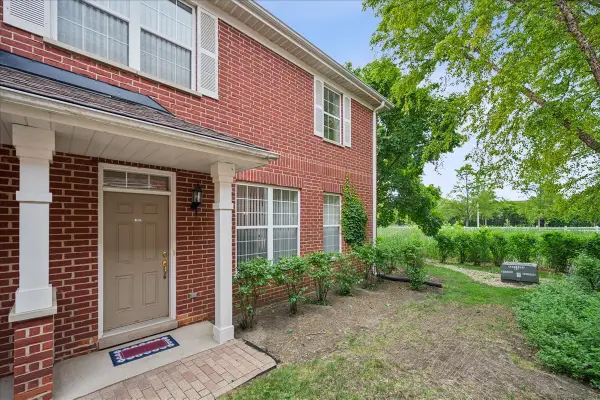 992 Enfield Drive, Northbrook, IL 60062