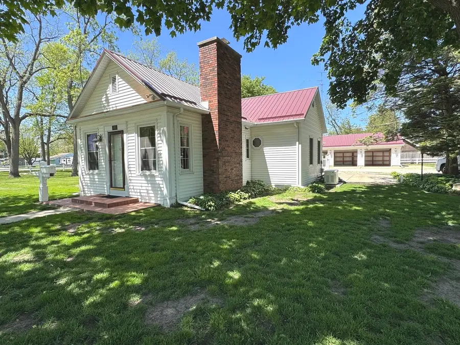 516 W 2nd Street, Momence, IL 60954 - #2