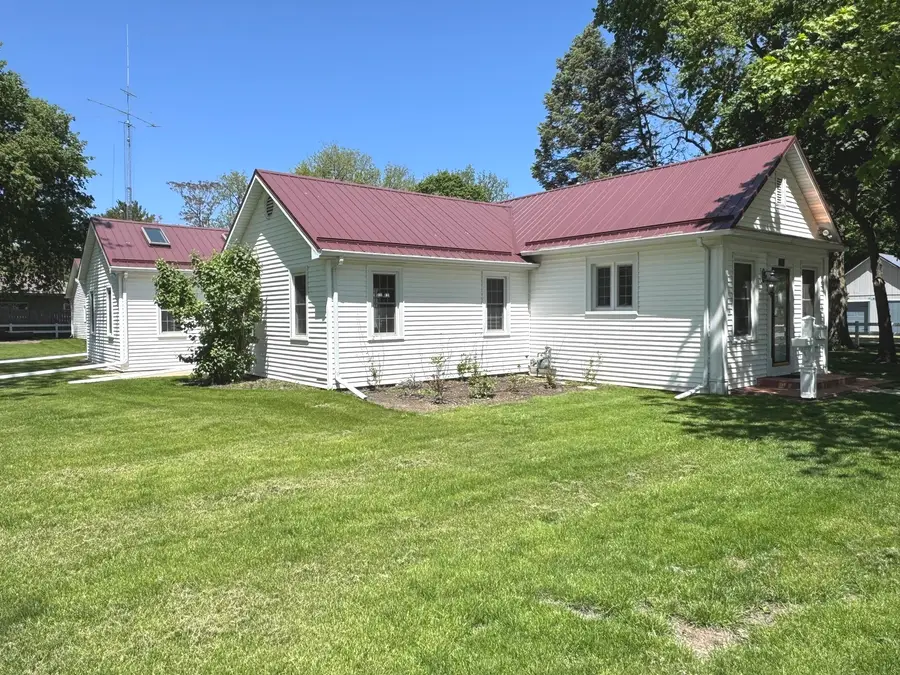 516 W 2nd Street, Momence, IL 60954 - #3
