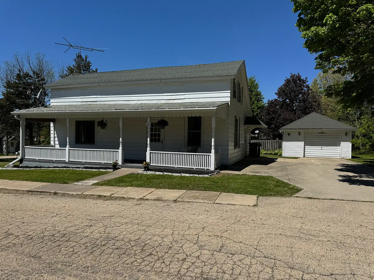 606 E Silk Street, Mount Carroll, IL 61053 - #1