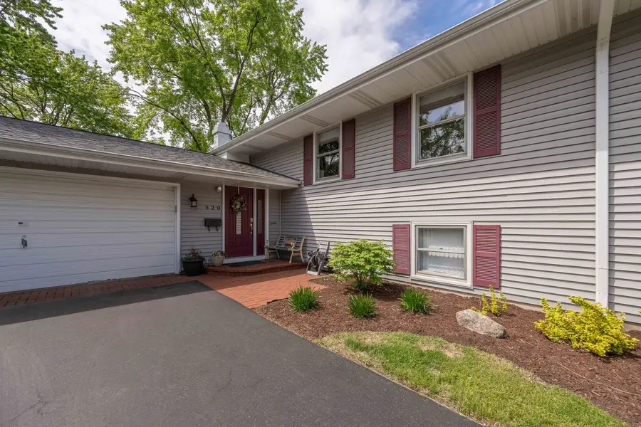 520 S 15th Court, Saint Charles, IL 60174 - #2