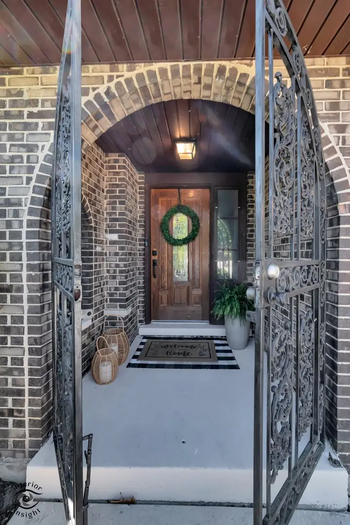 825 Walnut Drive, Darien, IL 60561 - #3