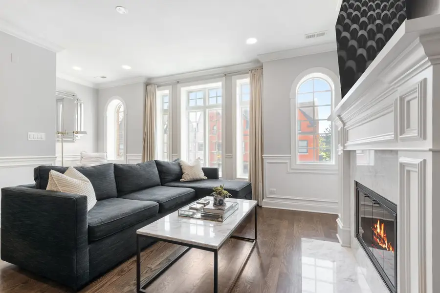 910 W Fullerton Avenue #2, Chicago, IL 60614 - #3