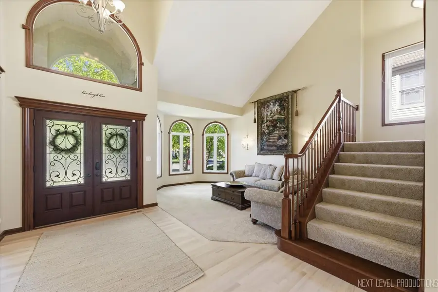 811 W Thornwood Drive, South Elgin, IL 60177 - #2